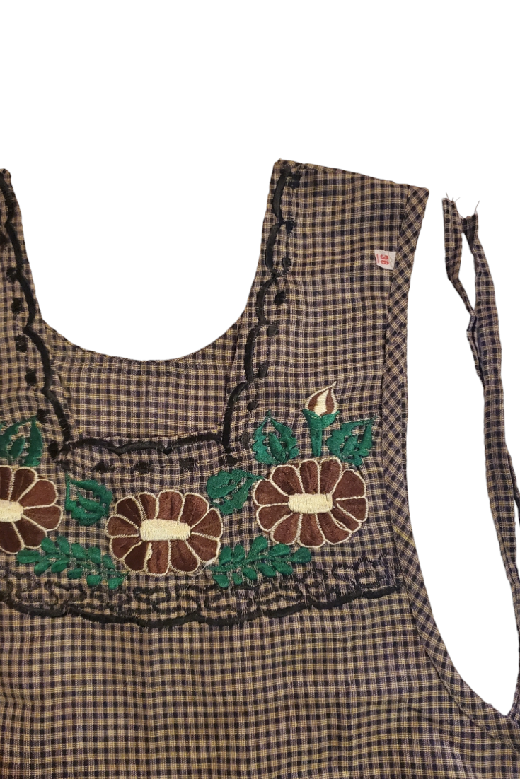 Traditional Mexican Apron for Women with Pockets and Beautiful Flower Embroidery - Mandiles para Mujer Mexicanos Mandil escapulario mandil Artesanal cobbler apron smocks - Brown