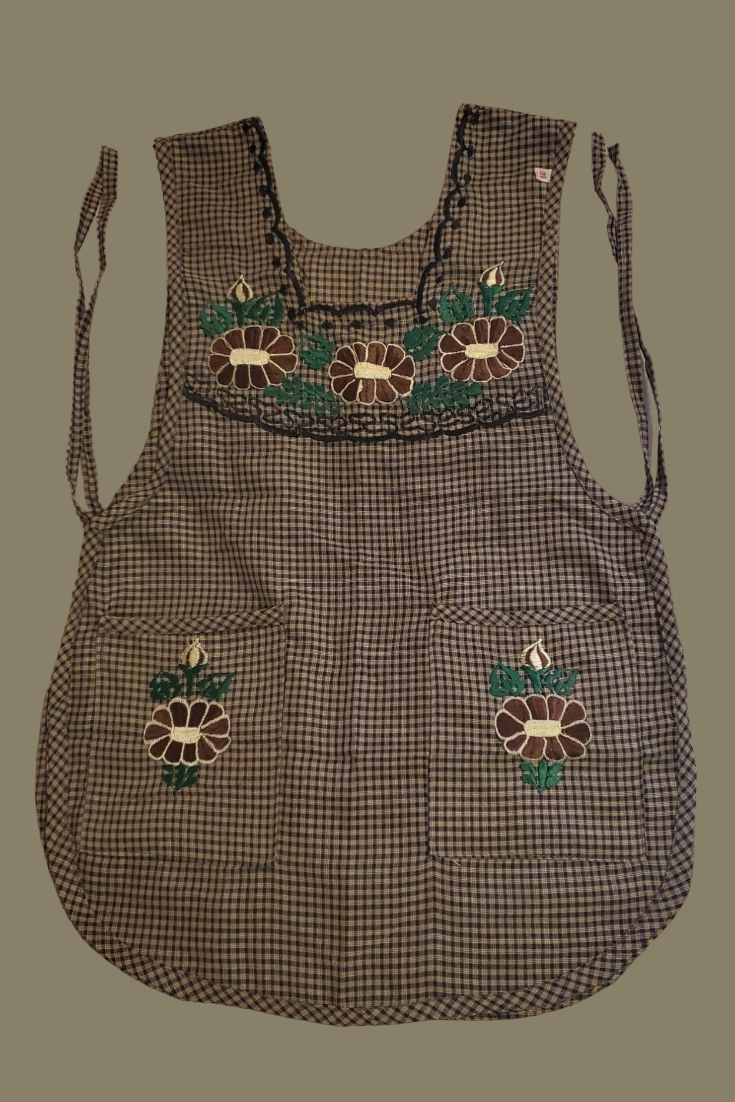 Traditional Mexican Apron for Women with Pockets and Beautiful Flower Embroidery - Mandiles para Mujer Mexicanos Mandil escapulario mandil Artesanal cobbler apron smocks - Brown